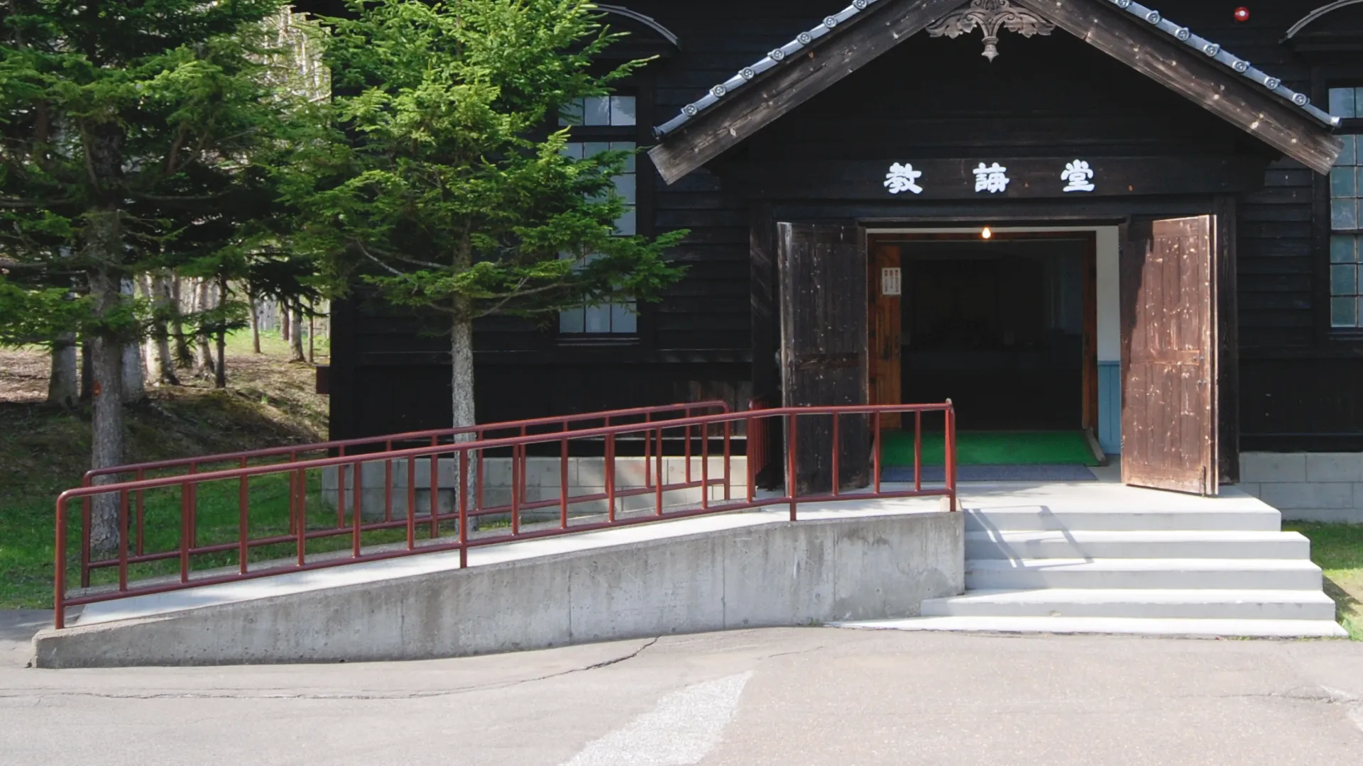 館内のバリアフリー設備の案内